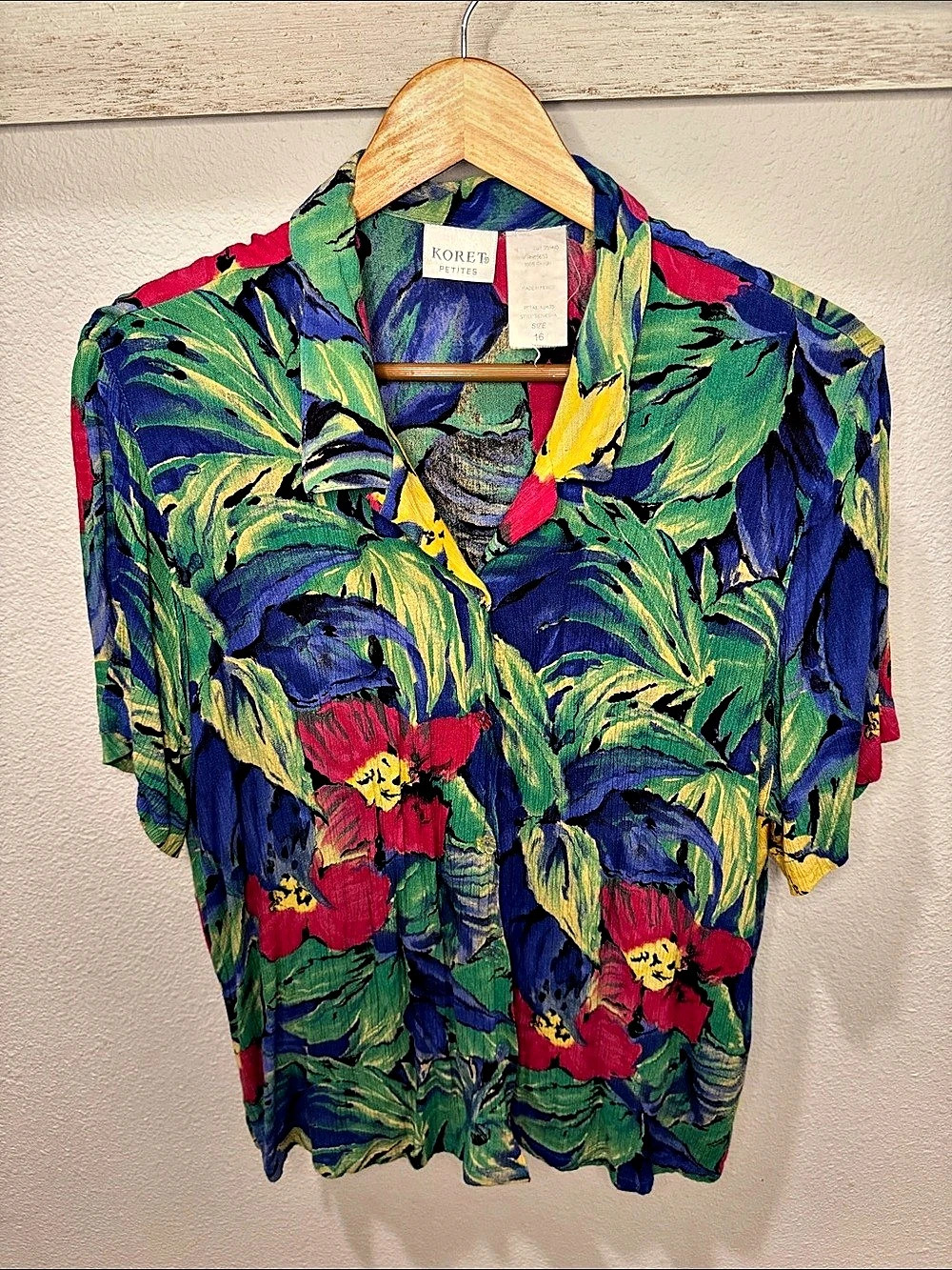 Vintage/ Koret Petites/ Floral/ Button Down Shirt/ Size 16/ shoulder pads